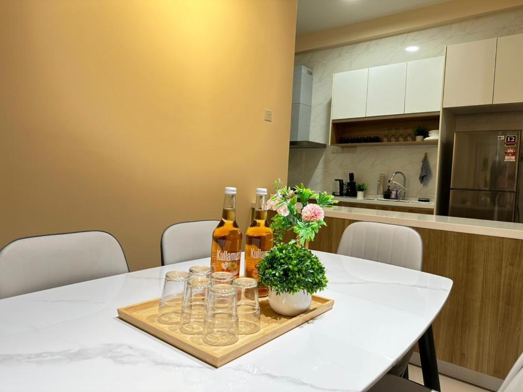 Twin Galaxy View 2 Bedroom With Balcony Apartment