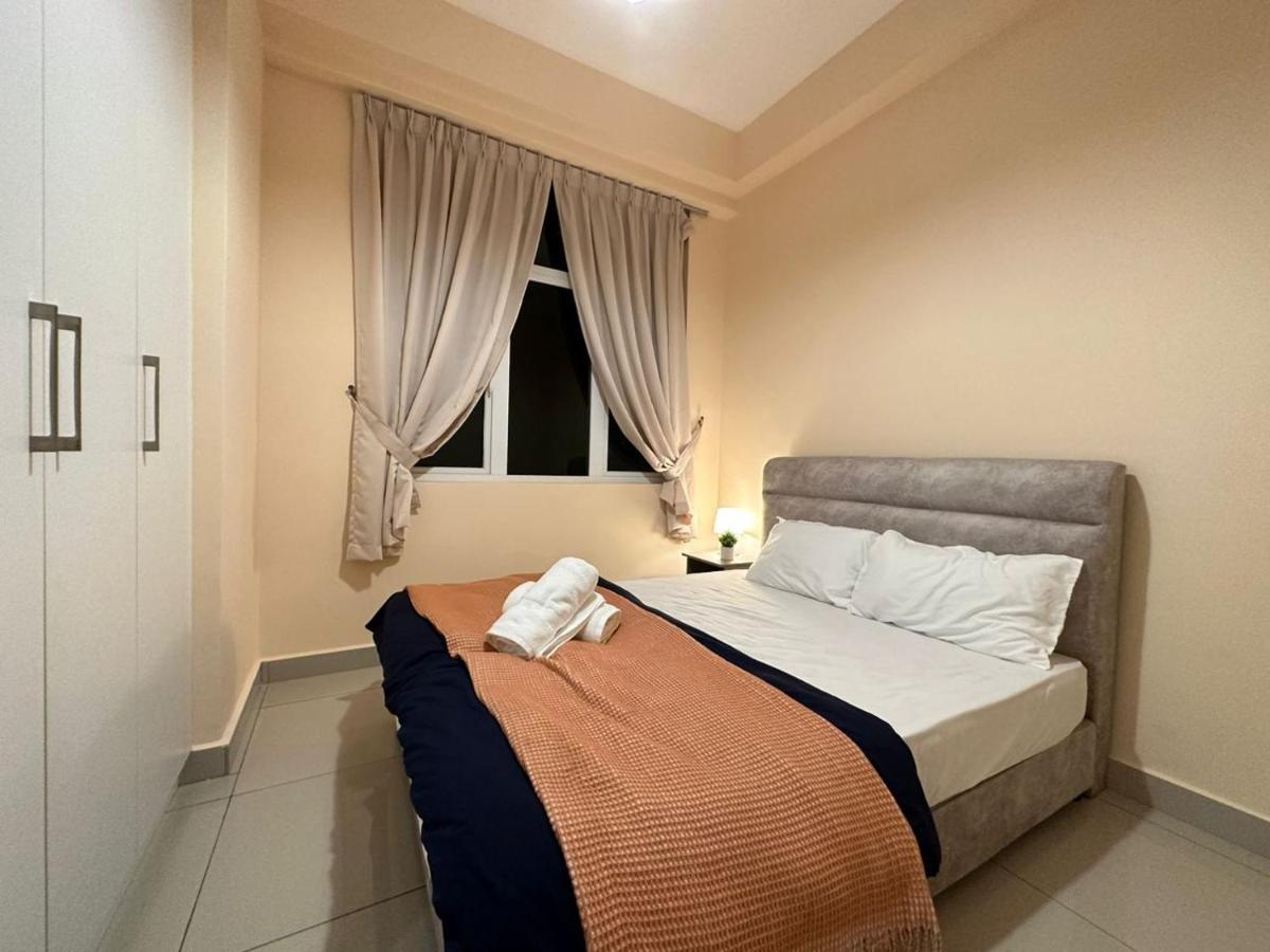 Twin Galaxy View 2 Bedroom With Balcony *