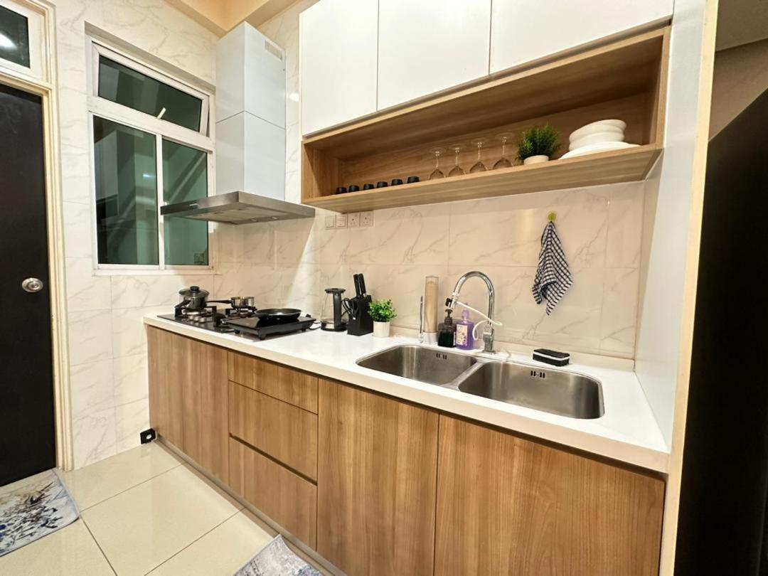 Twin Galaxy View 2 Bedroom With Balcony Apartment