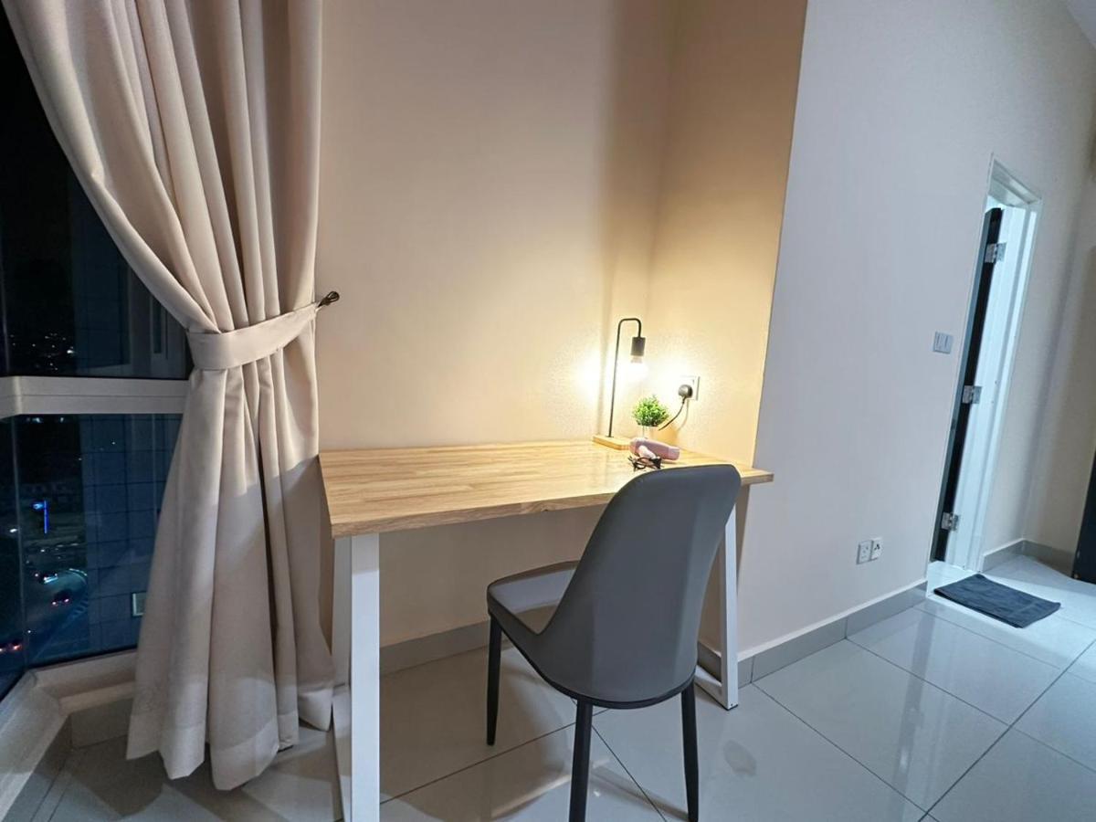 Twin Galaxy View 2 Bedroom With Balcony *