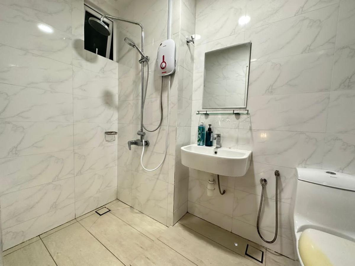 Twin Galaxy View 2 Bedroom With Balcony *