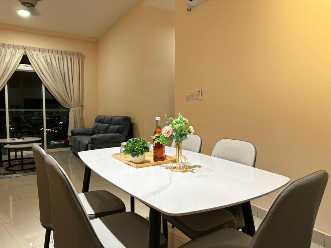 Twin Galaxy View 2 Bedroom With Balcony * Johor Bahru