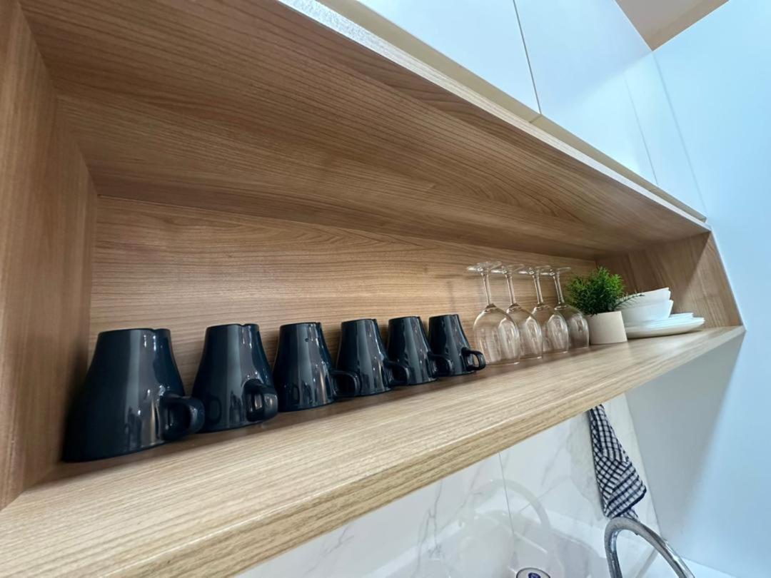 Twin Galaxy View 2 Bedroom With Balcony Apartment *