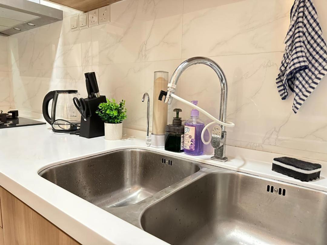 Twin Galaxy View 2 Bedroom With Balcony Apartment *