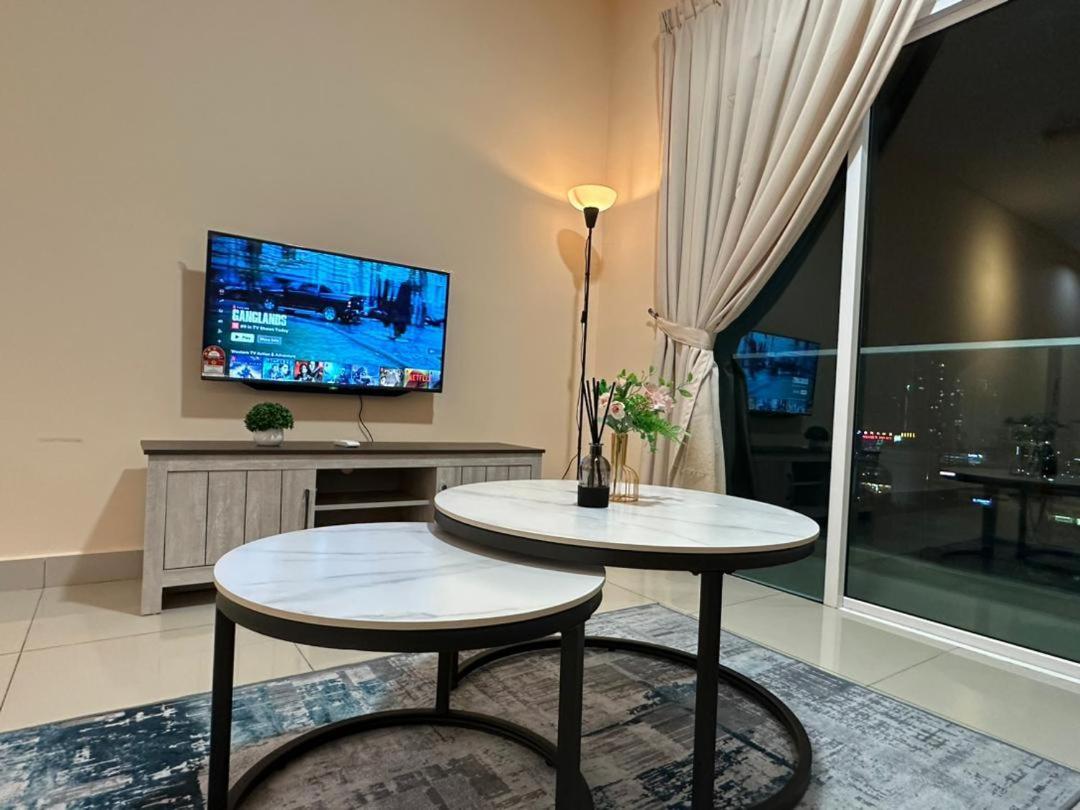 Apartment Twin Galaxy View 2 Bedroom With Balcony *