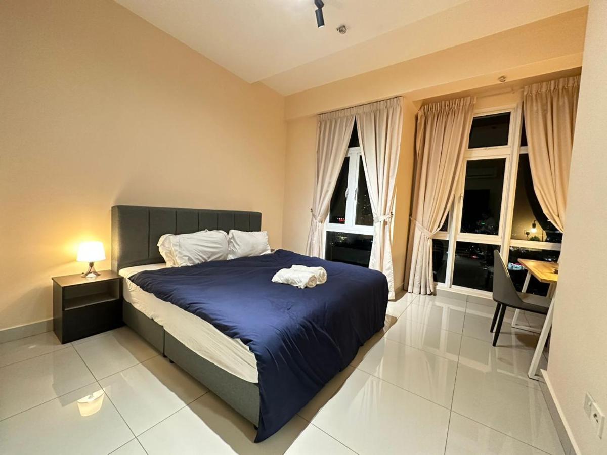 Apartment Twin Galaxy View 2 Bedroom With Balcony
